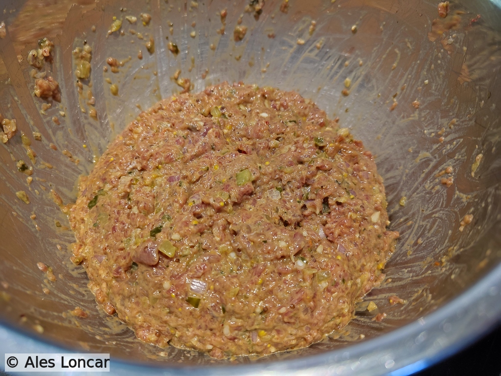 Fully bound and beautifully cohesive. The hand-chopped texture holds its structure perfectly while soaking up all of that rich, creamy dressing.