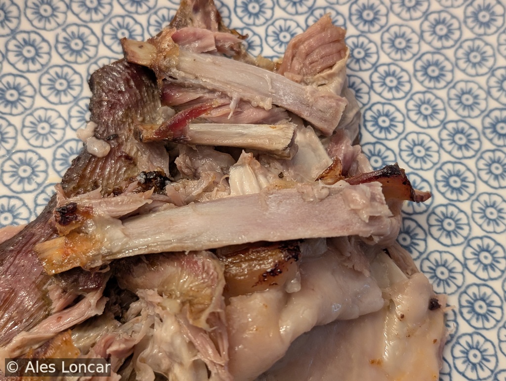 The best part? No knife needed. These bones literally slide right out. Safe to say, there weren't any leftovers!